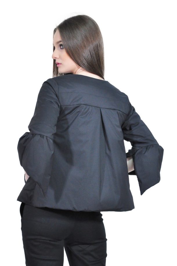 Jacheta neagra de dama, RVL