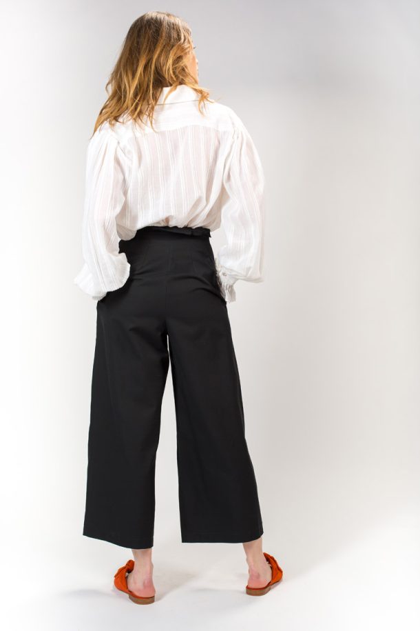 Pantalon negru, RVL